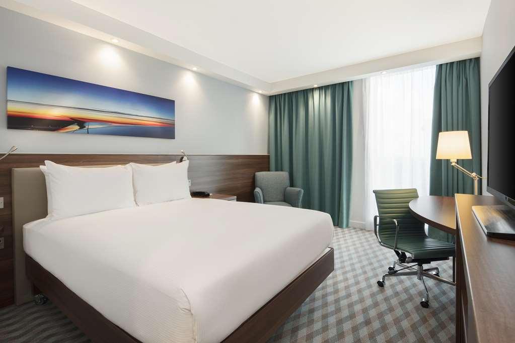 מלון סטאנסטד מאונטפיצ'ט Hampton By Hilton London Stansted Airport חדר תמונה